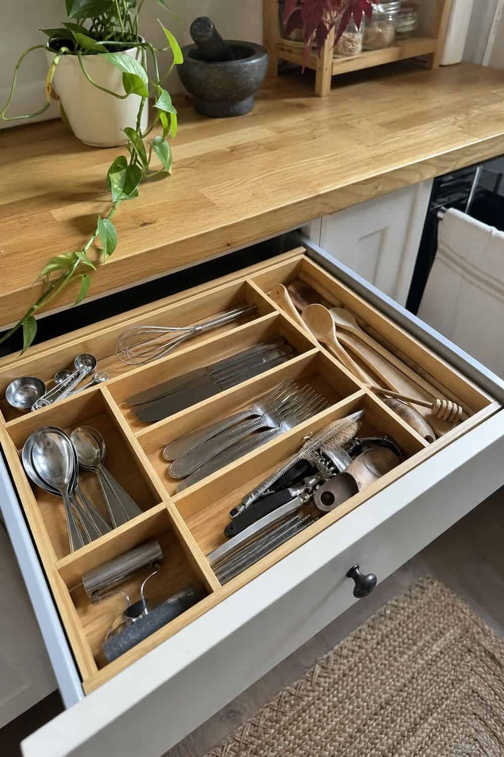 25 Best IKEA Kitchen Decor Finds ikea kitchen decor finds h3 12