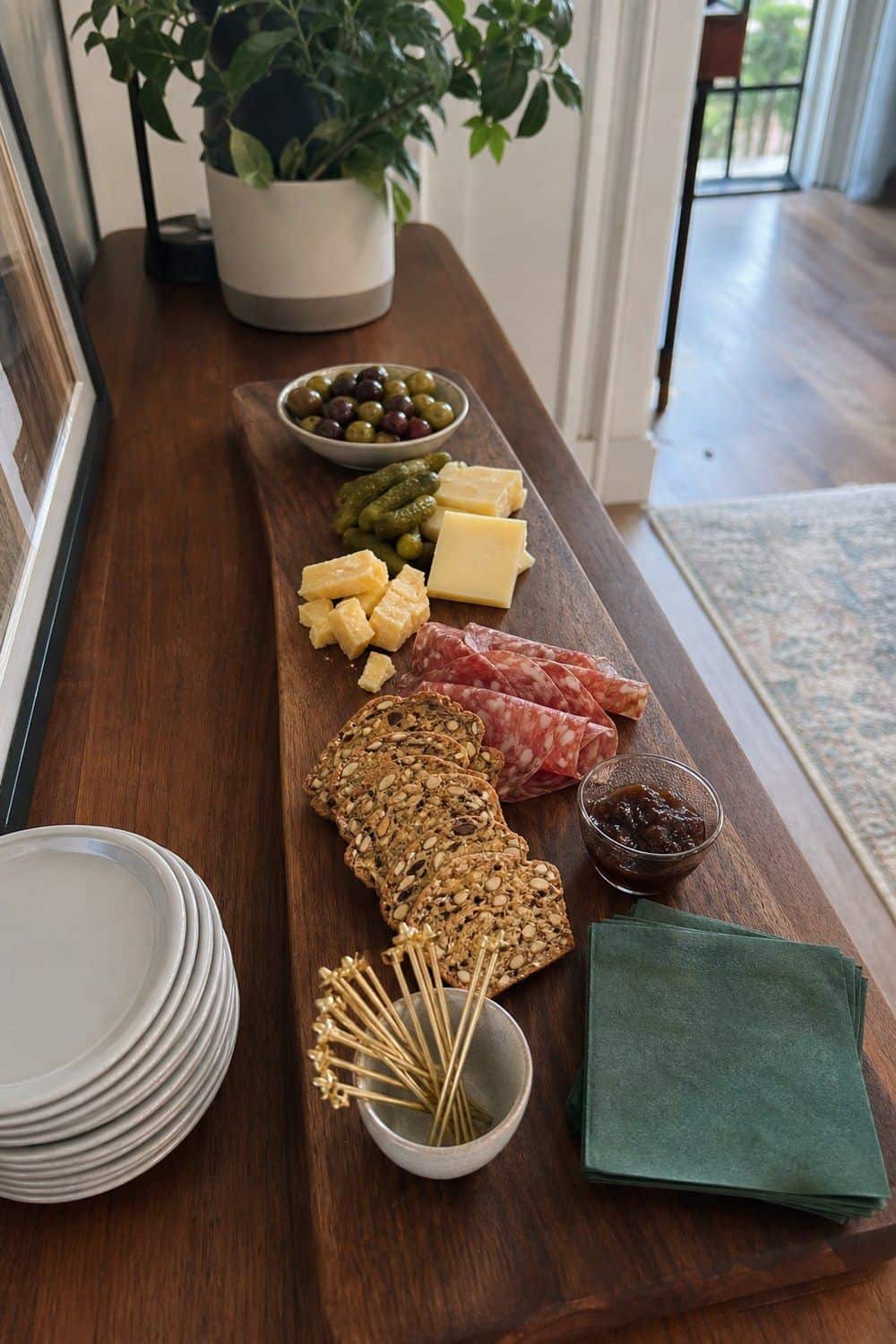 25 Neo Deco Dinner Party Ideas for Easy Hosting neo deco dinner party ideas section 01 dark wood welcome board at the first stop