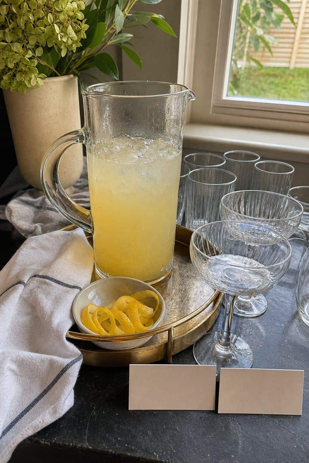 25 Neo Deco Dinner Party Ideas for Easy Hosting neo deco dinner party ideas section 03 batched french 75 style spritz for arrival