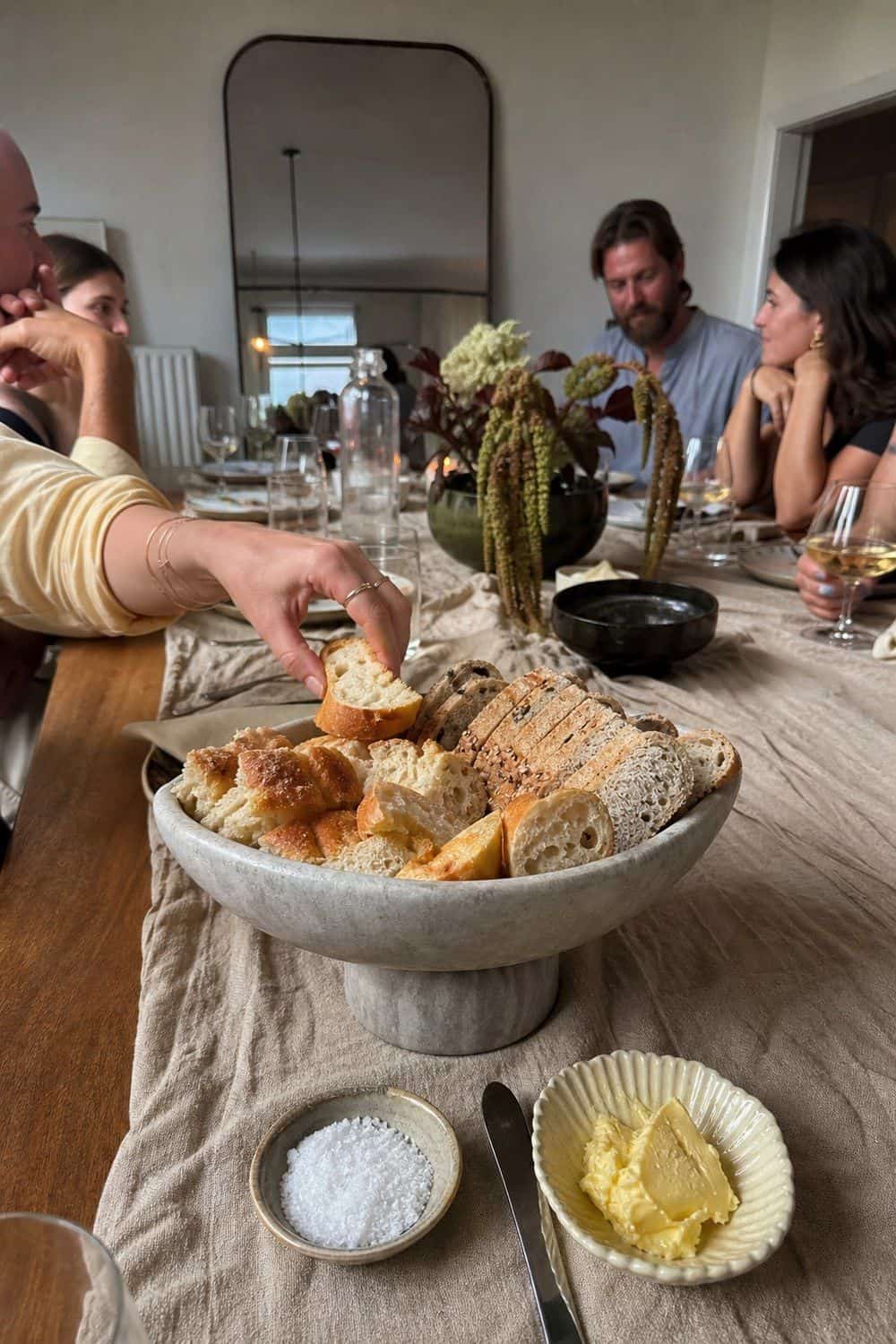 25 Neo Deco Dinner Party Ideas for Easy Hosting neo deco dinner party ideas section 14 sculptural bread bowl as useful height