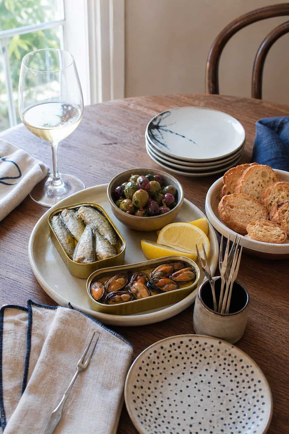 25 Neo Deco Dinner Party Ideas for Easy Hosting neo deco dinner party ideas section 15 tinned fish or olive snack plate