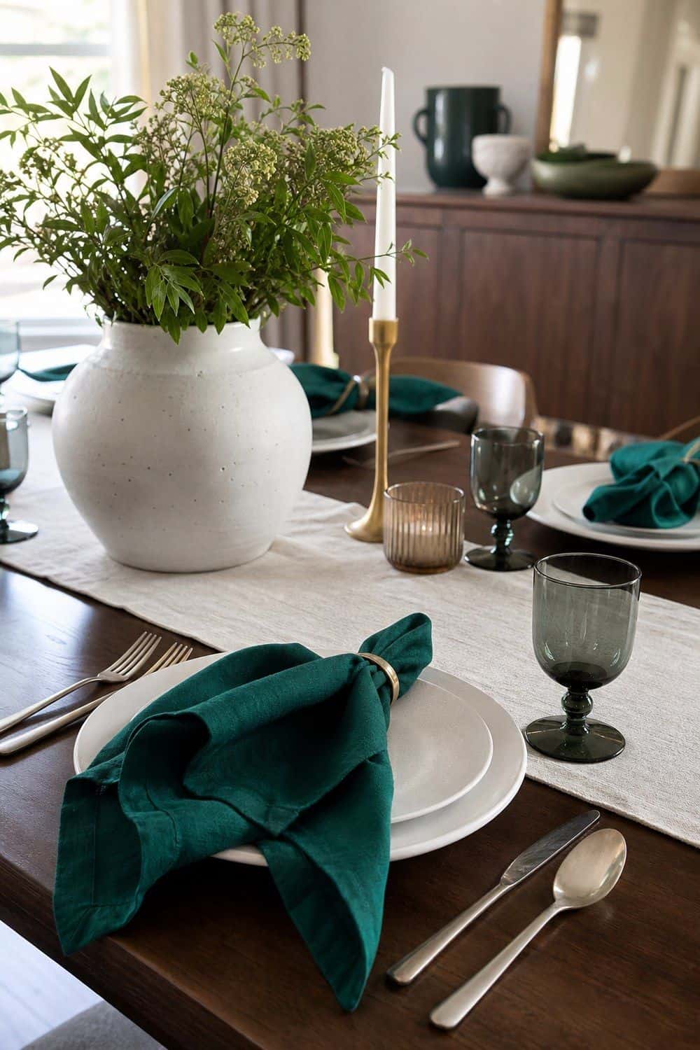 25 Neo Deco Tablescape Ideas for Easy Hosting One Jewel Tone That Leads the Table in a casual Neo Deco tablescape