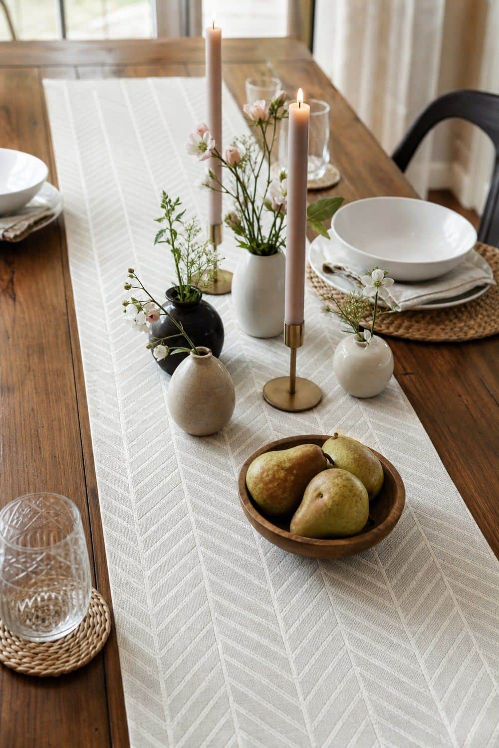 25 Neo Deco Tablescape Ideas for Easy Hosting A Geometric Runner as the Boundary in a casual Neo Deco tablescape