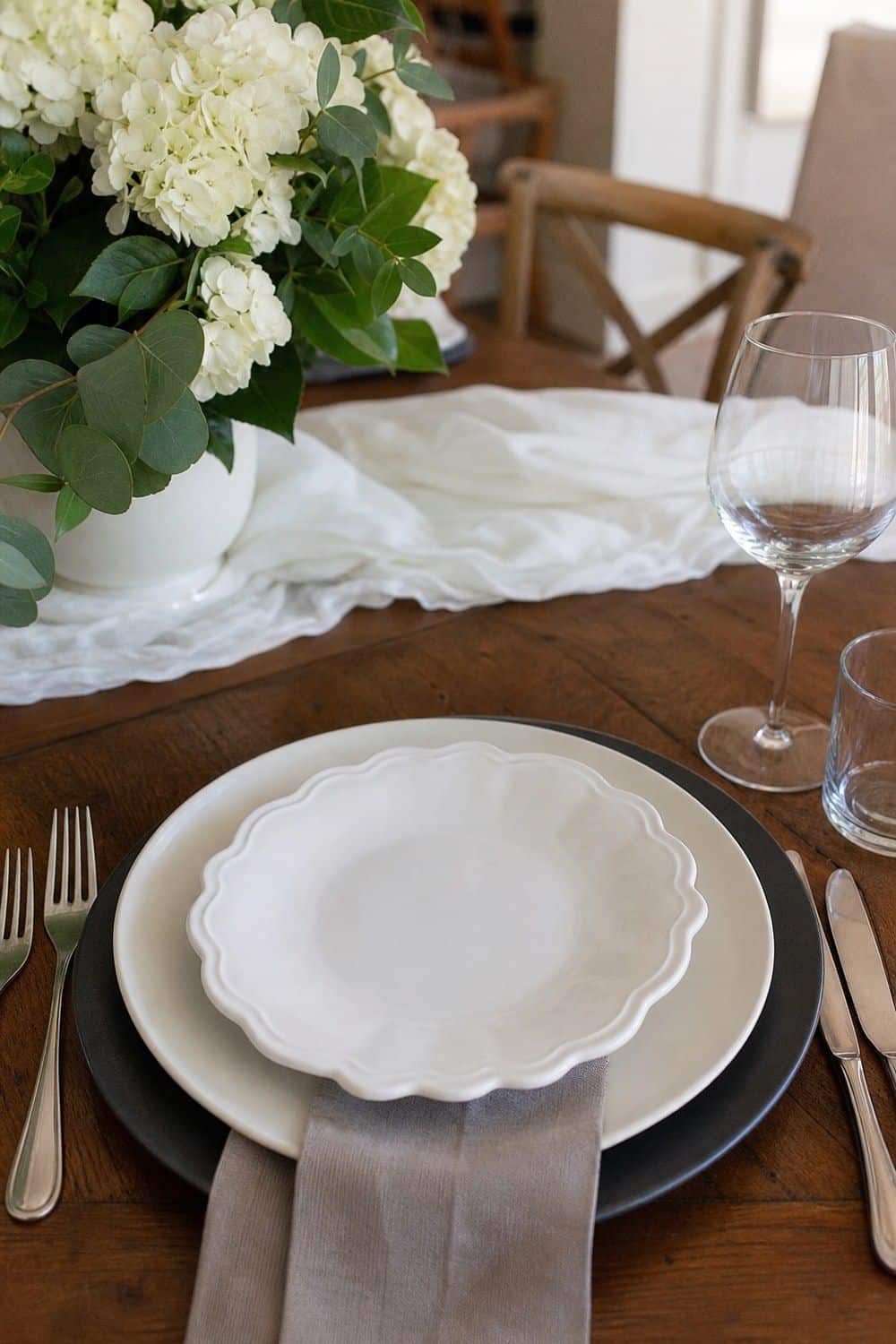 25 Neo Deco Tablescape Ideas for Easy Hosting Scalloped Plates for a Softer Deco Edge in a casual Neo Deco tablescape