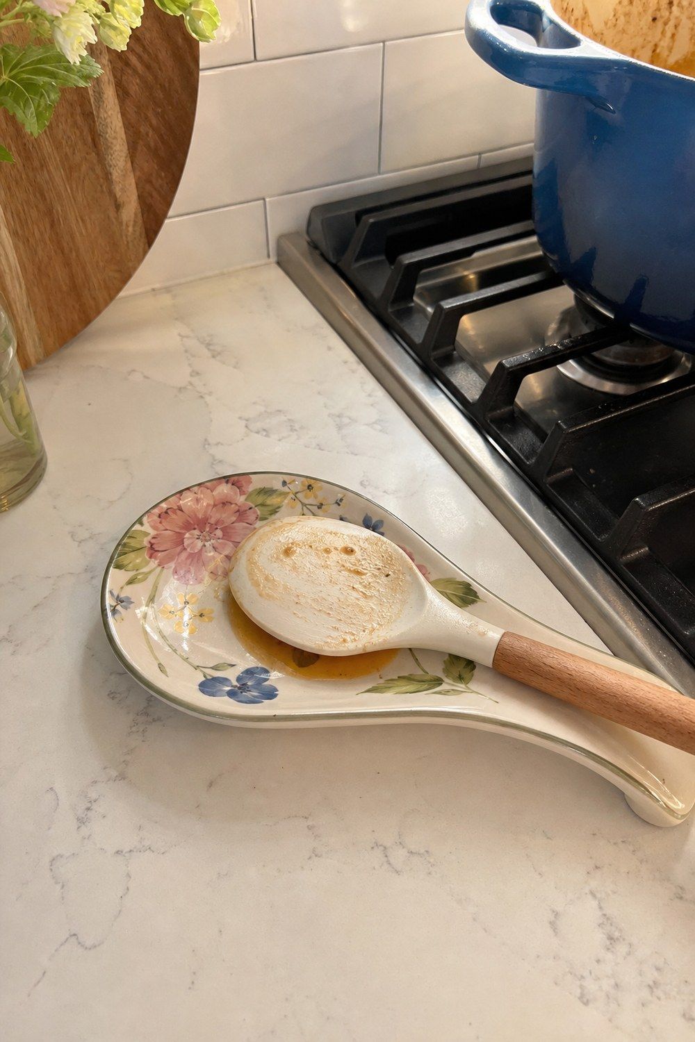 25 Spring Kitchen Decor Ideas for a Lighter Seasonal Refresh spring kitchen decor ideas section 16 floral spoon rest near the stove