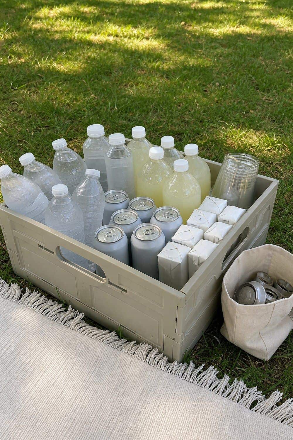 25 Summer Picnic Party Hosting Ideas for Hot-Weather Gatherings 14. Drink Crate for Self-Serve Refills for a summer picnic party