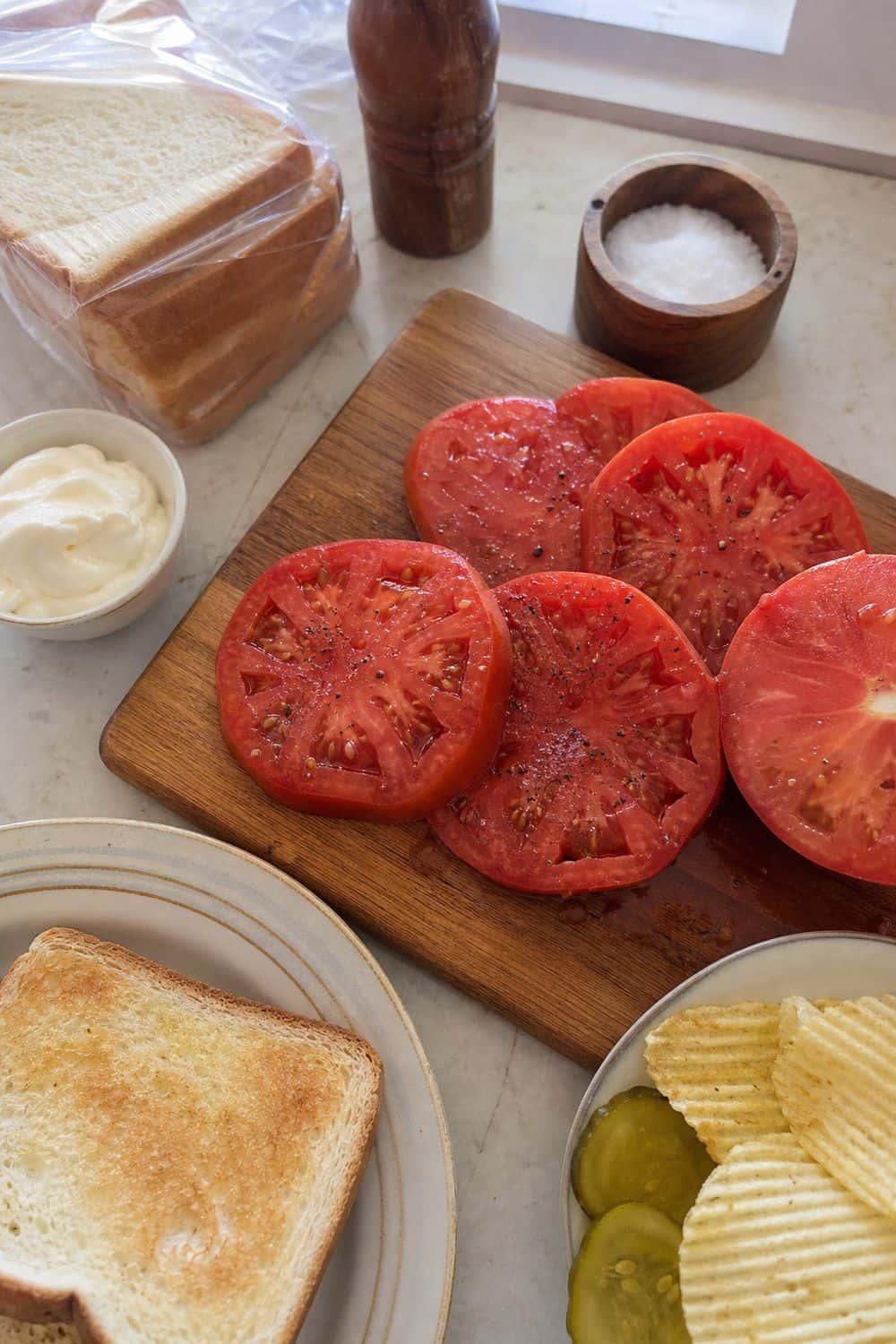 15 Tomato Season Food Ideas for Peak Summer Flavor tomato season food ideas 01 southern tomato sandwich plate