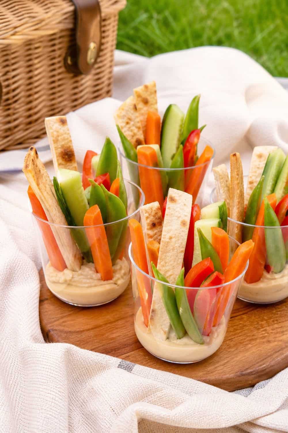 20 Aesthetic Picnic Food Ideas for Cozy Food Moments aesthetic picnic food ideas 07 hummus and crudite cups