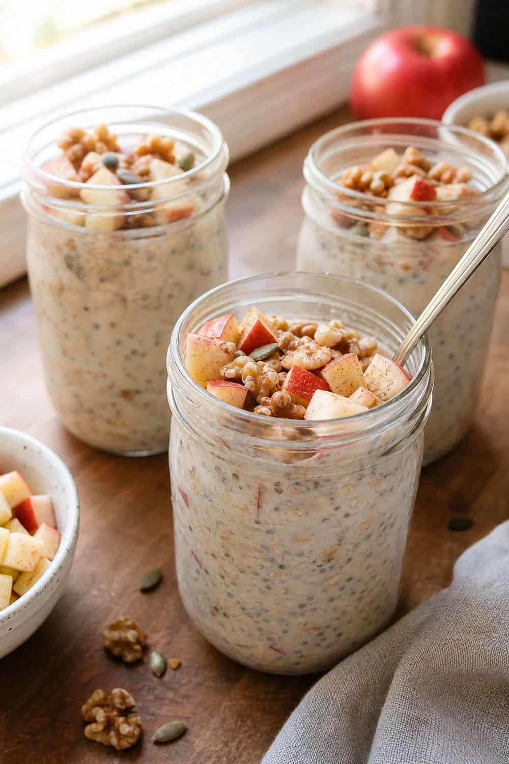 15 Apple Season Food Ideas for Cozy Food Moments apple cinnamon overnight oats with apples for a cozy apple season food idea