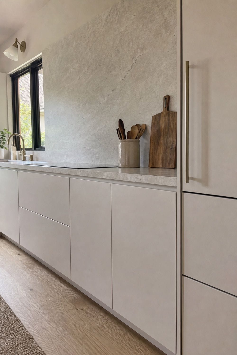 25 Contemporary Kitchen Ideas for a Clean, Polished Layout 1. Flat-Panel Cabinets for a Clean Base