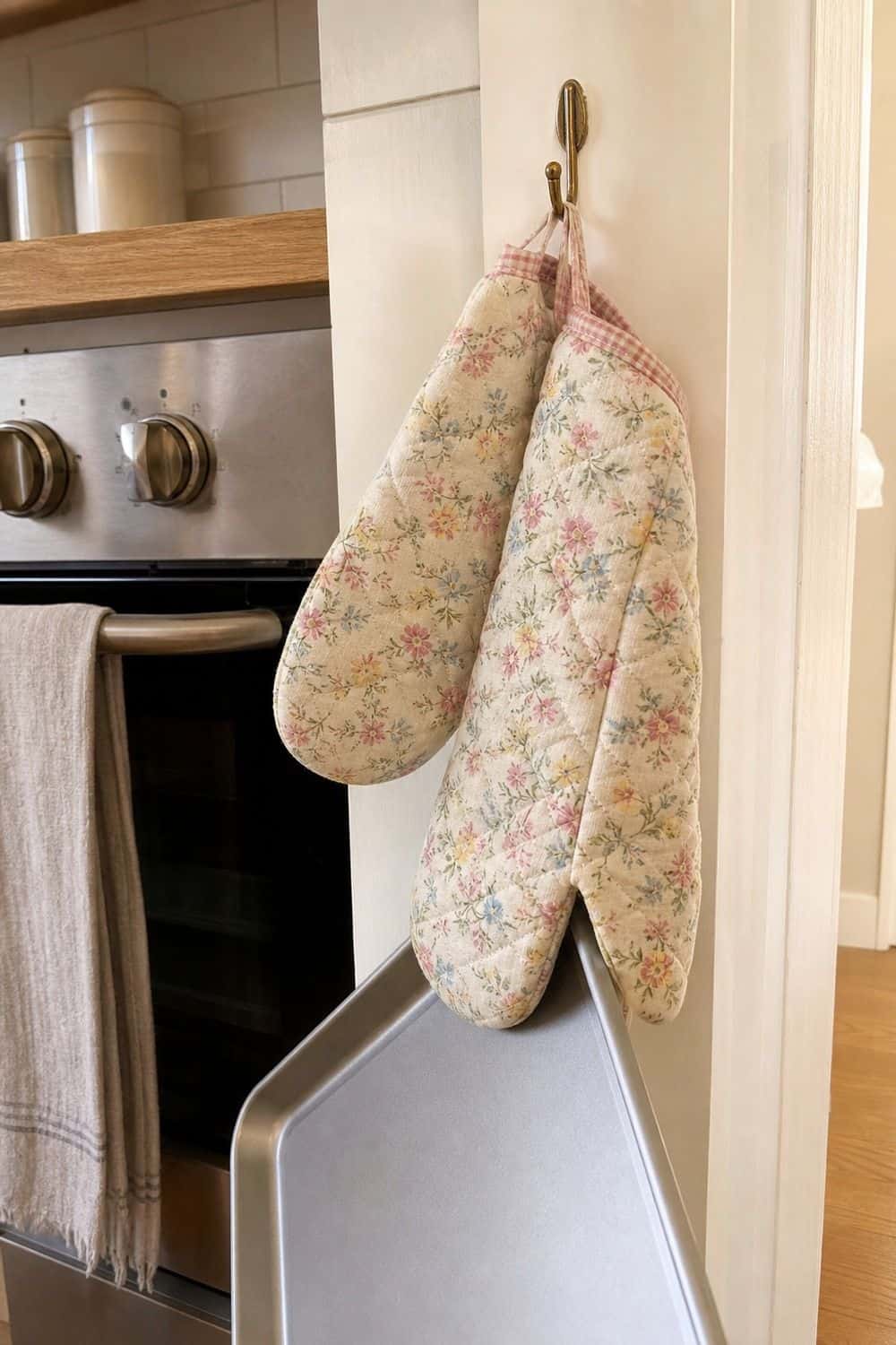 25 Best Cottage Kitchen Decor Finds cottage kitchen decor finds section 20