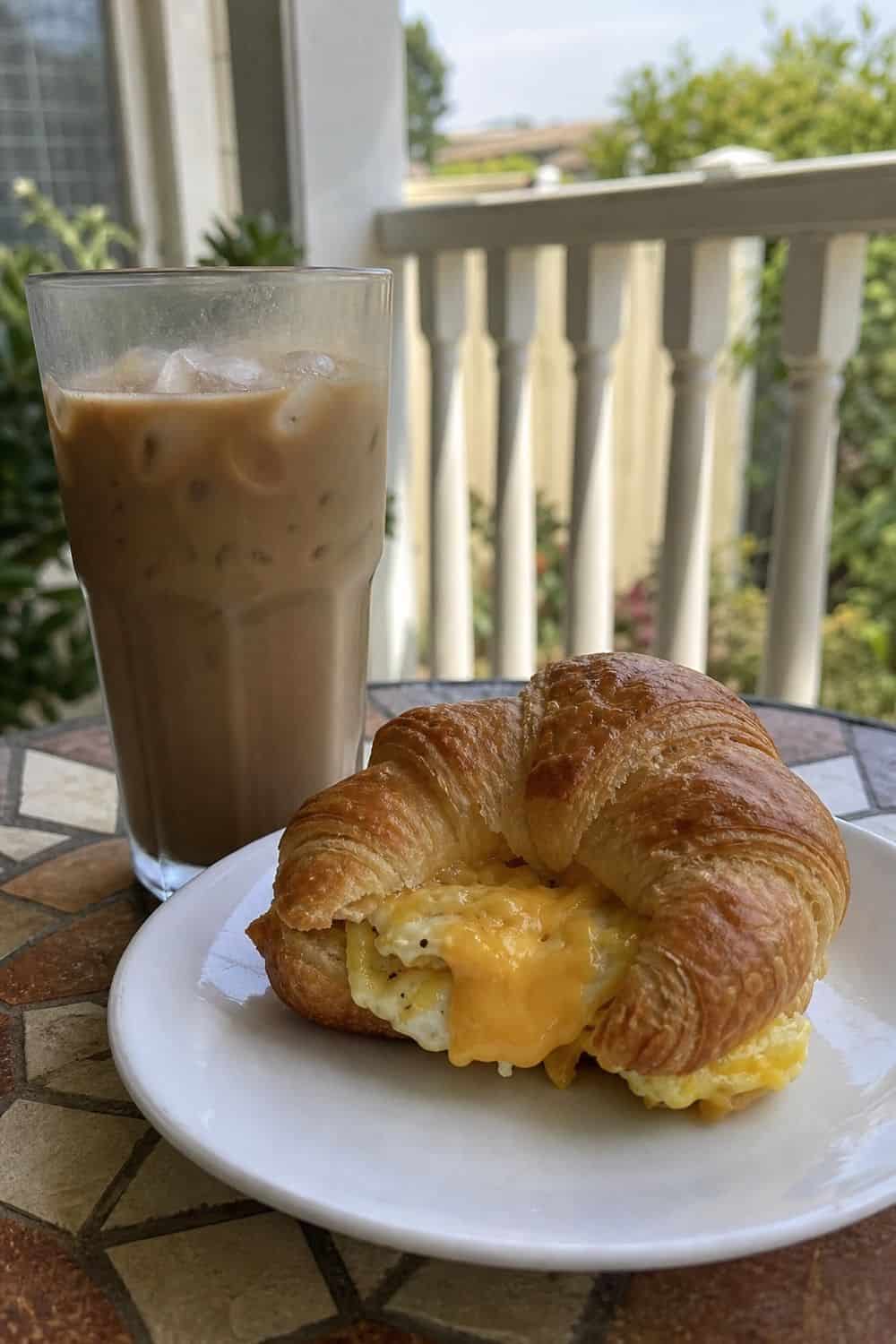 20 Cozy Coffee and Breakfast Ideas for Slow Mornings cozy coffee and breakfast ideas 08 iced coffee egg cheese croissant
