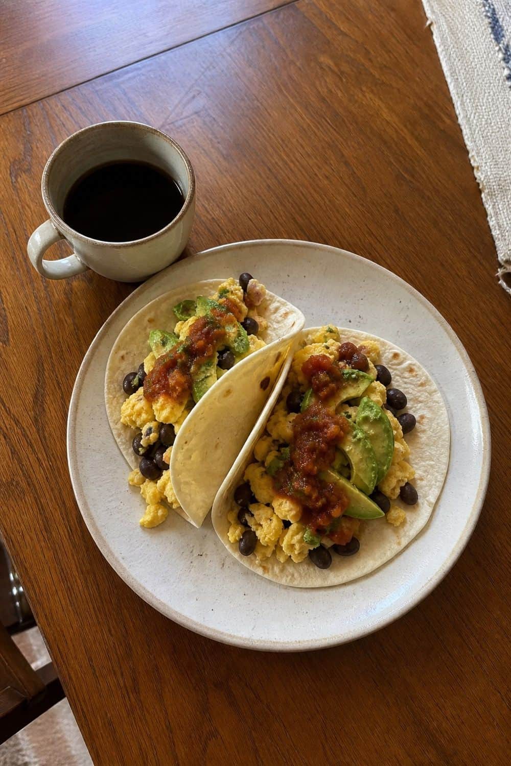 20 Cozy Coffee and Breakfast Ideas for Slow Mornings cozy coffee and breakfast ideas 18 coffee breakfast taco plate