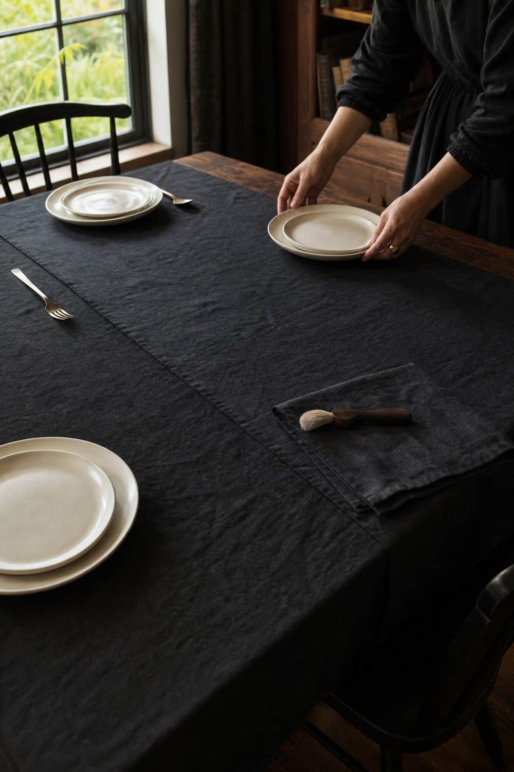 25 Dark Academia Dinner Party Ideas for Easy Hosting dark academia dinner party ideas h3 03 section photo