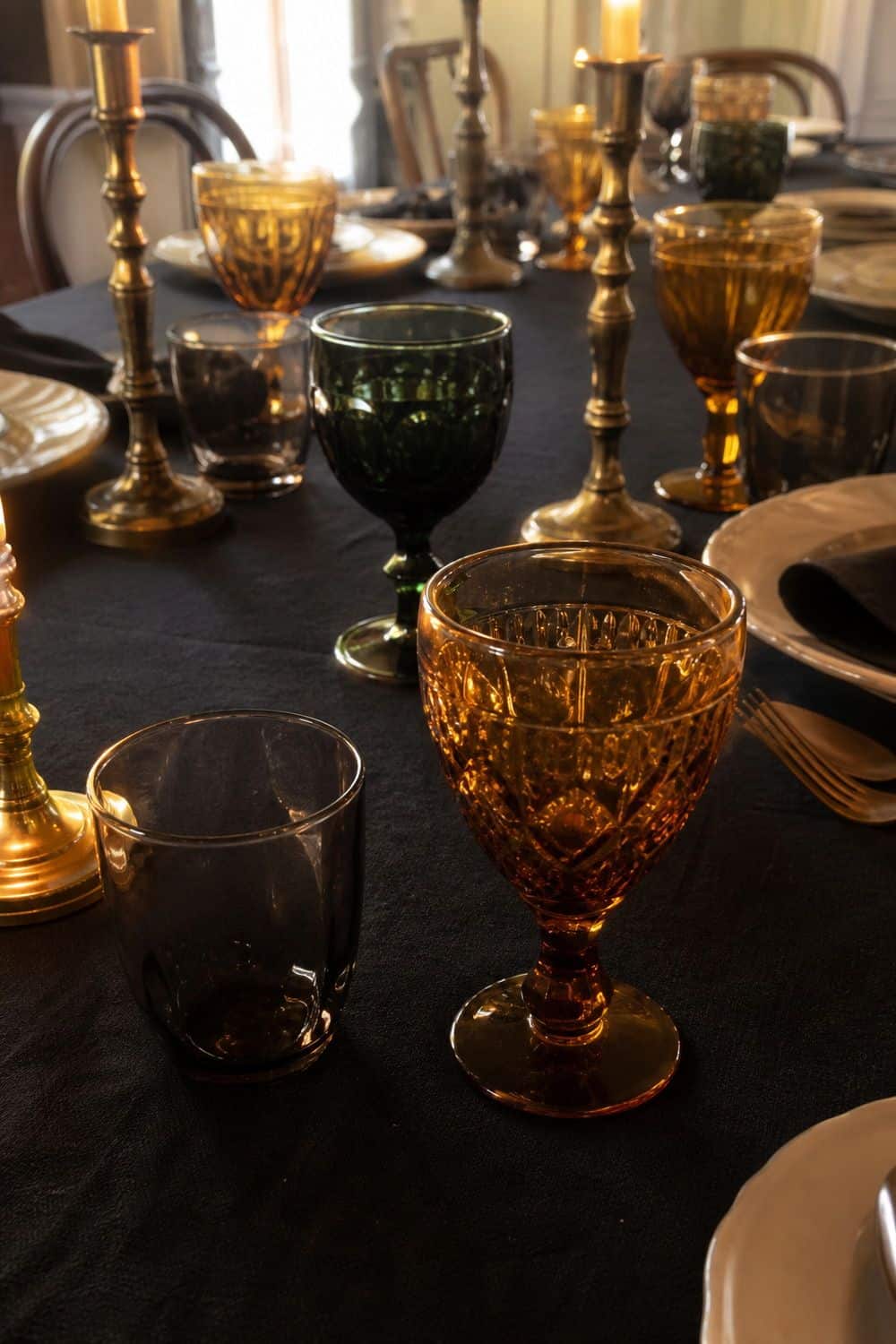 25 Dark Academia Dinner Party Ideas for Easy Hosting dark academia dinner party ideas h3 06 section photo