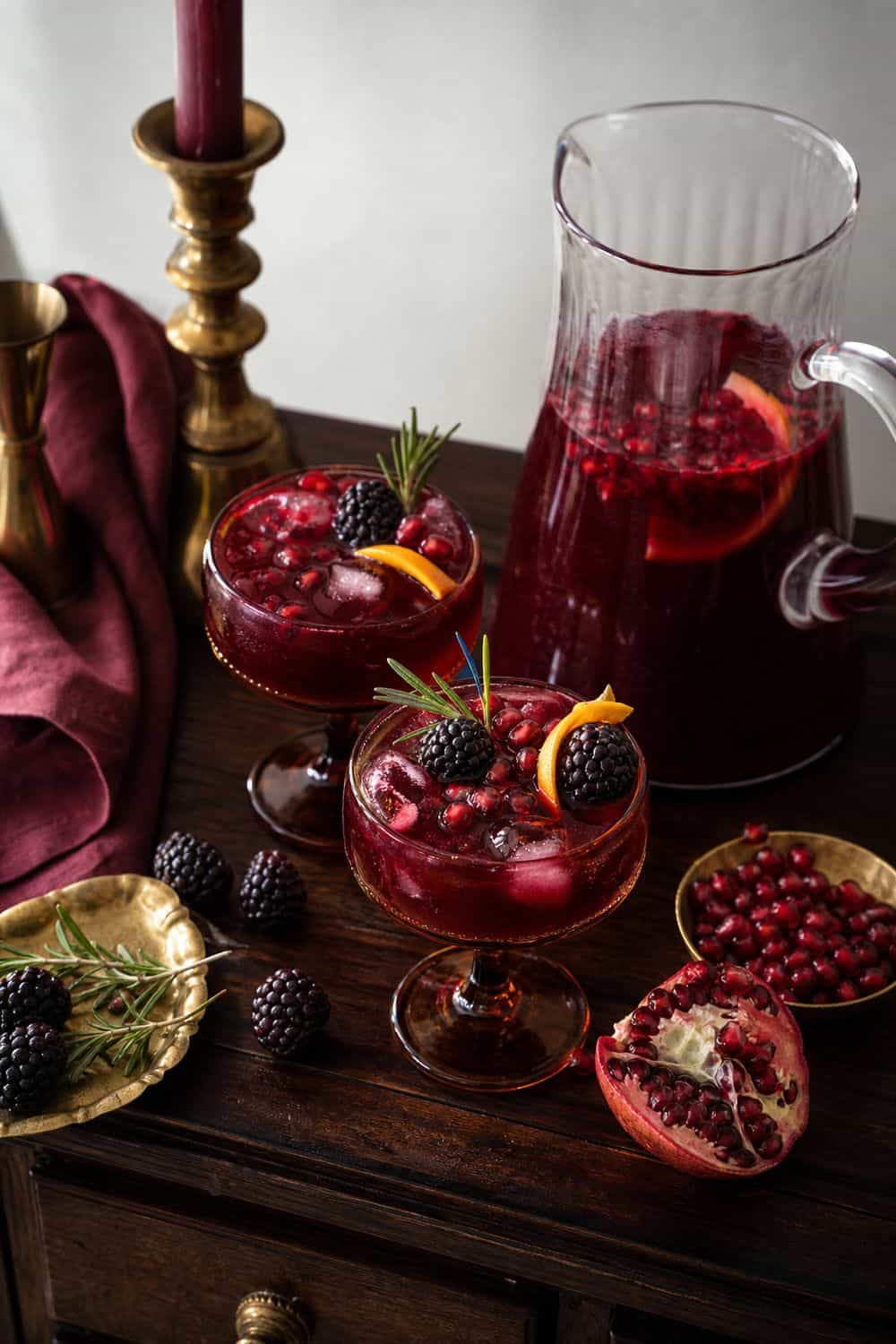 25 Dark Academia Dinner Party Ideas for Easy Hosting dark academia dinner party ideas h3 09 section photo
