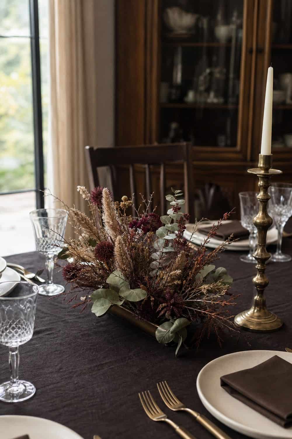 25 Dark Academia Tablescape Ideas for Easy Hosting dark academia tablescape ideas section 10