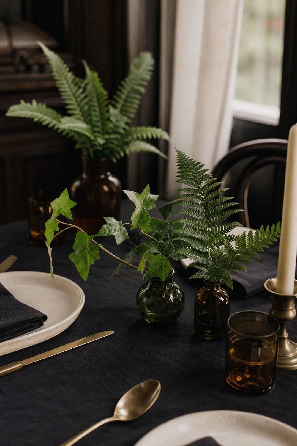 25 Dark Academia Tablescape Ideas for Easy Hosting dark academia tablescape ideas section 17