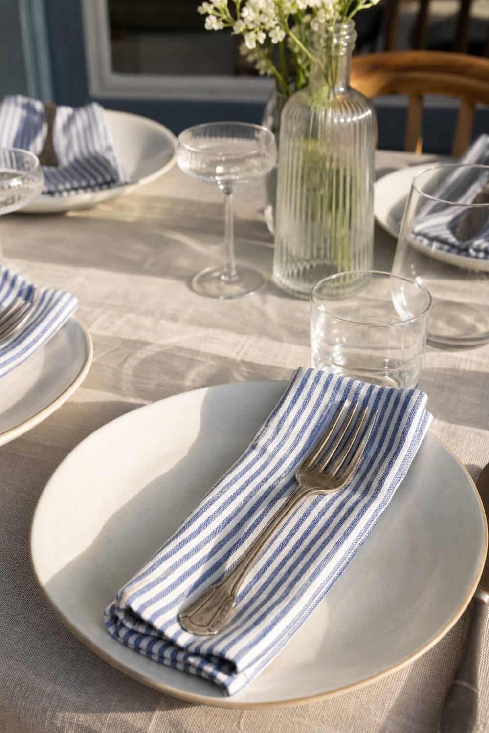 25 European Summer Dinner Party Ideas for a Long, Sunlit Table striped napkins for a summer cafe feel for a European summer dinner party