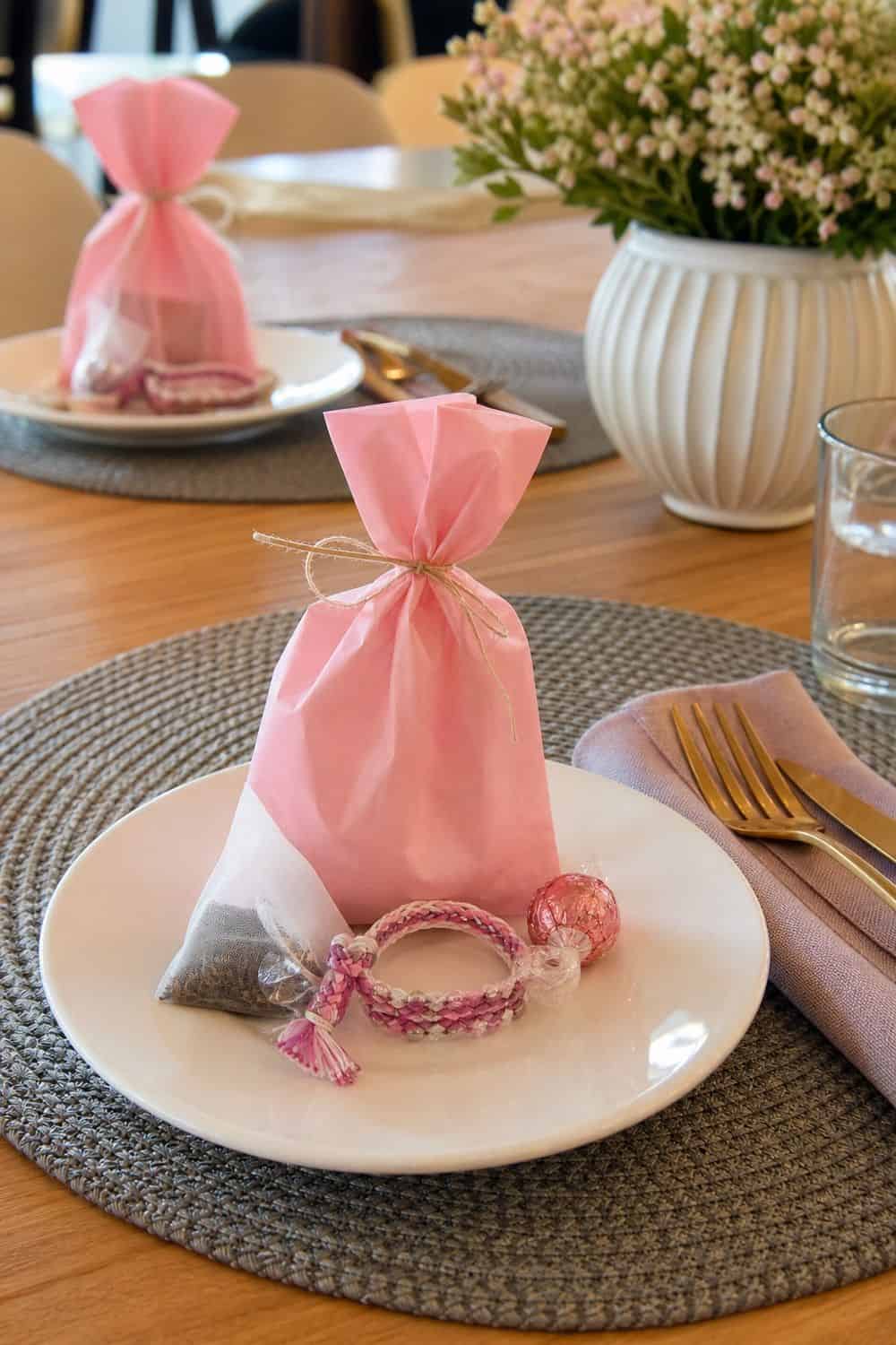 Make Small Favor Bags For Friends
