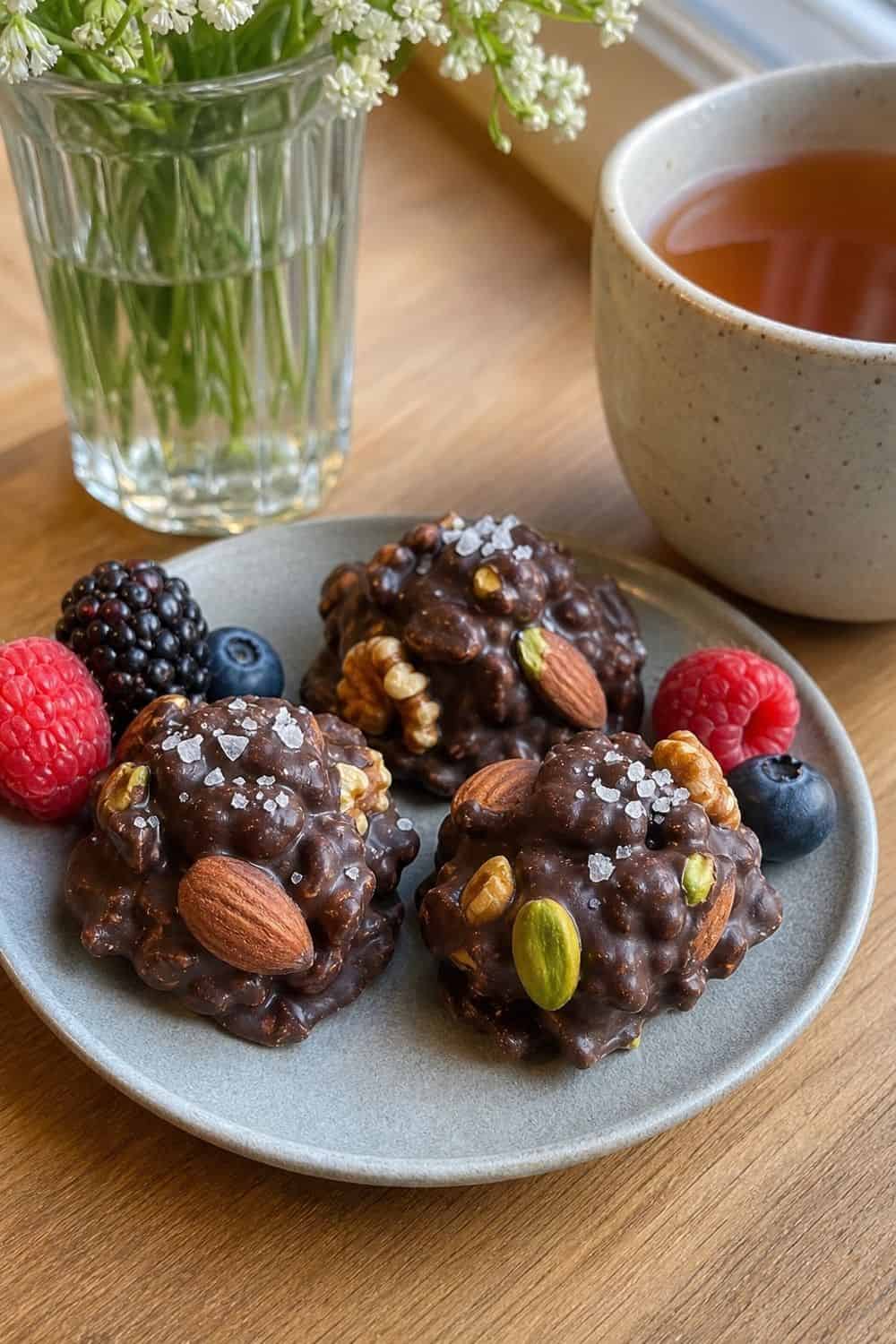 15 Little Treat Plate Ideas for Cozy Food Moments 7. Dark Chocolate Nut Cluster Plate
