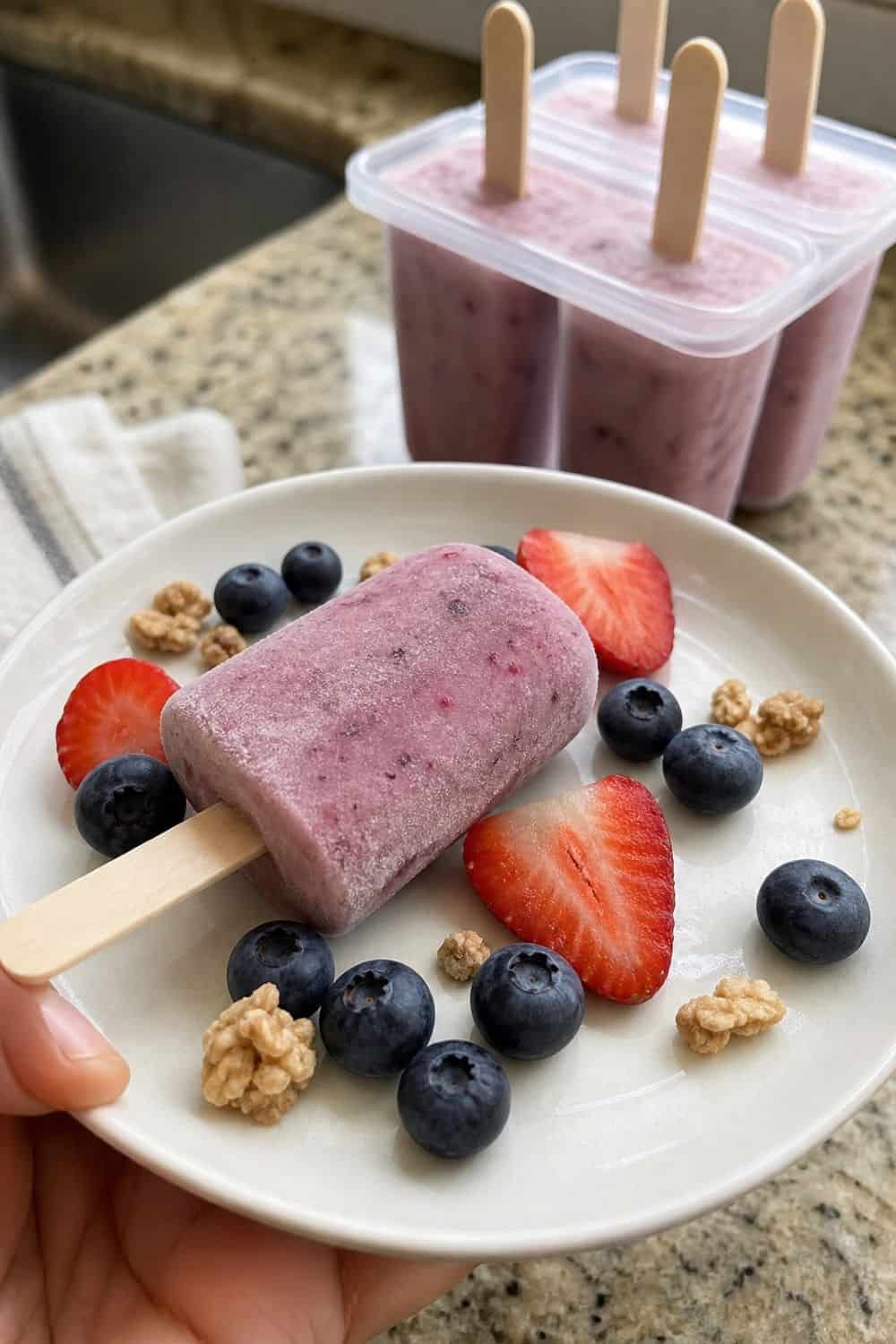 15 Little Treat Plate Ideas for Cozy Food Moments 15. Smoothie Pop and Fruit Plate