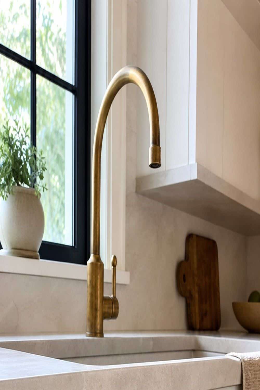 25 Modern Organic Kitchen Ideas with Natural Texture 11. Aged Brass as a Warm Metal in a modern organic kitchen