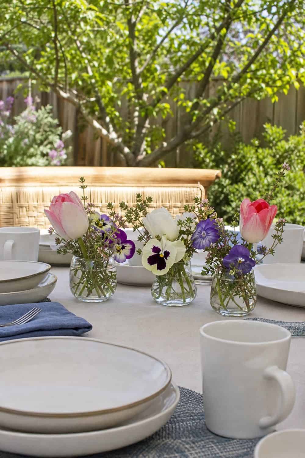 25 Spring Garden Brunch Hosting Ideas for an Outdoor Table Low Flowers Cut From the Garden for a spring garden brunch outdoor table