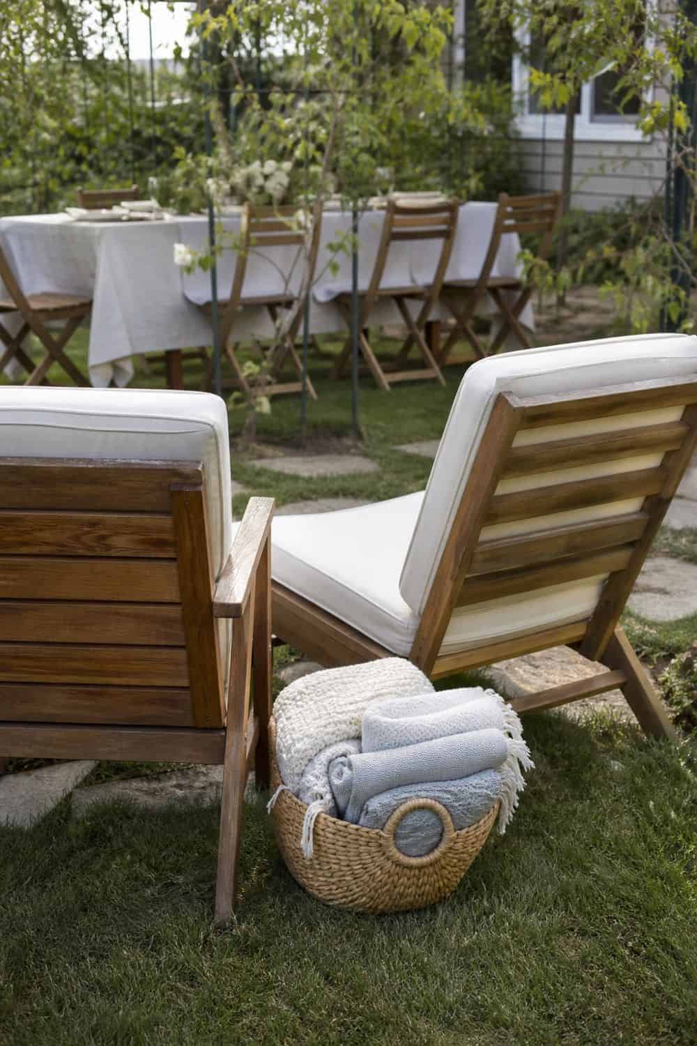 25 Spring Garden Brunch Hosting Ideas for an Outdoor Table Blankets for Chilly Spring Air for a spring garden brunch outdoor table