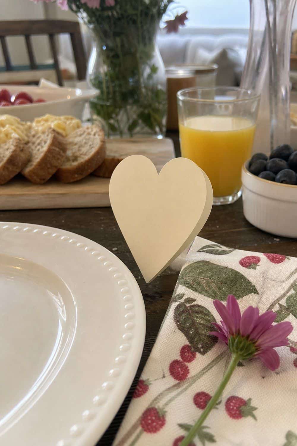 25 Valentine's Day Brunch Hosting Ideas for a Pretty Morning Table 18. Add Place Cards or Sweet Notes for Valentine’s Day brunch