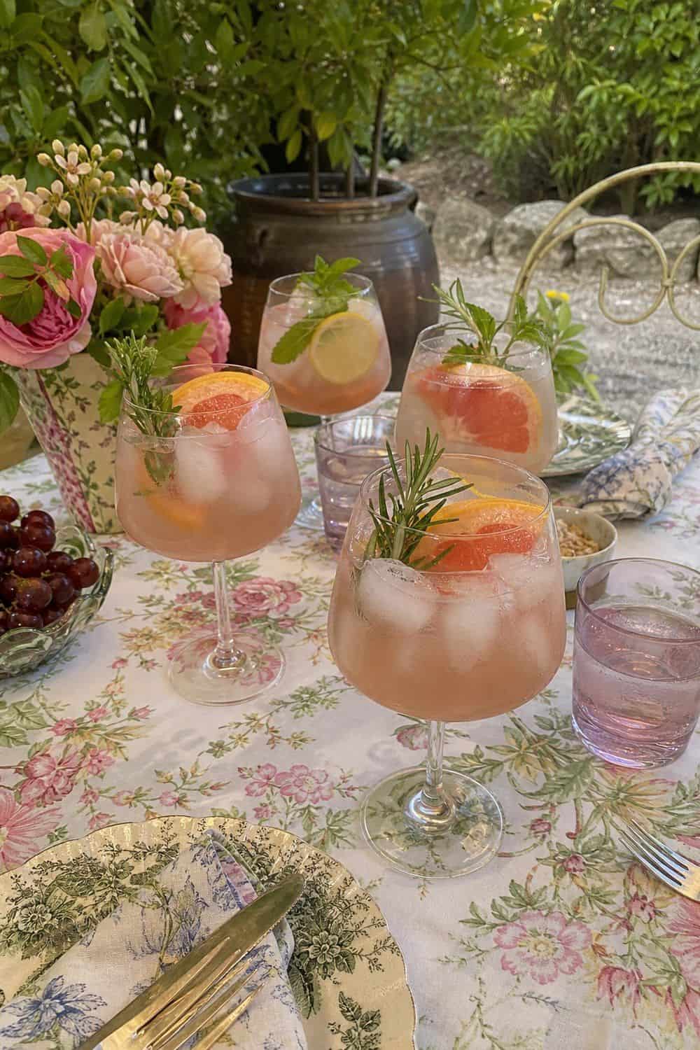 25 Vintage Garden Dinner Party Ideas for a Romantic Outdoor Table vintage garden dinner party ideas section 07
