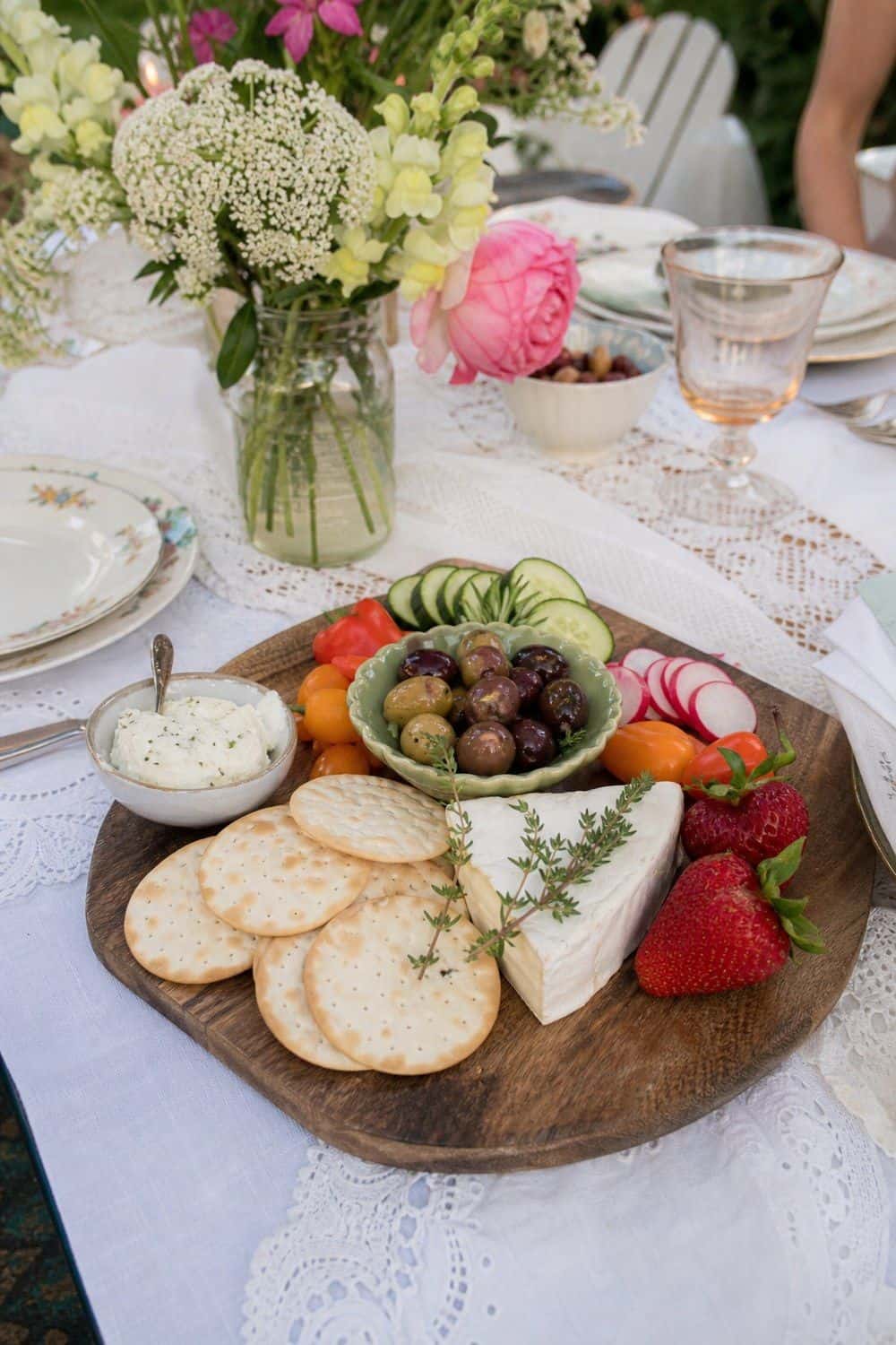 25 Vintage Garden Dinner Party Ideas for a Romantic Outdoor Table vintage garden dinner party ideas section 08