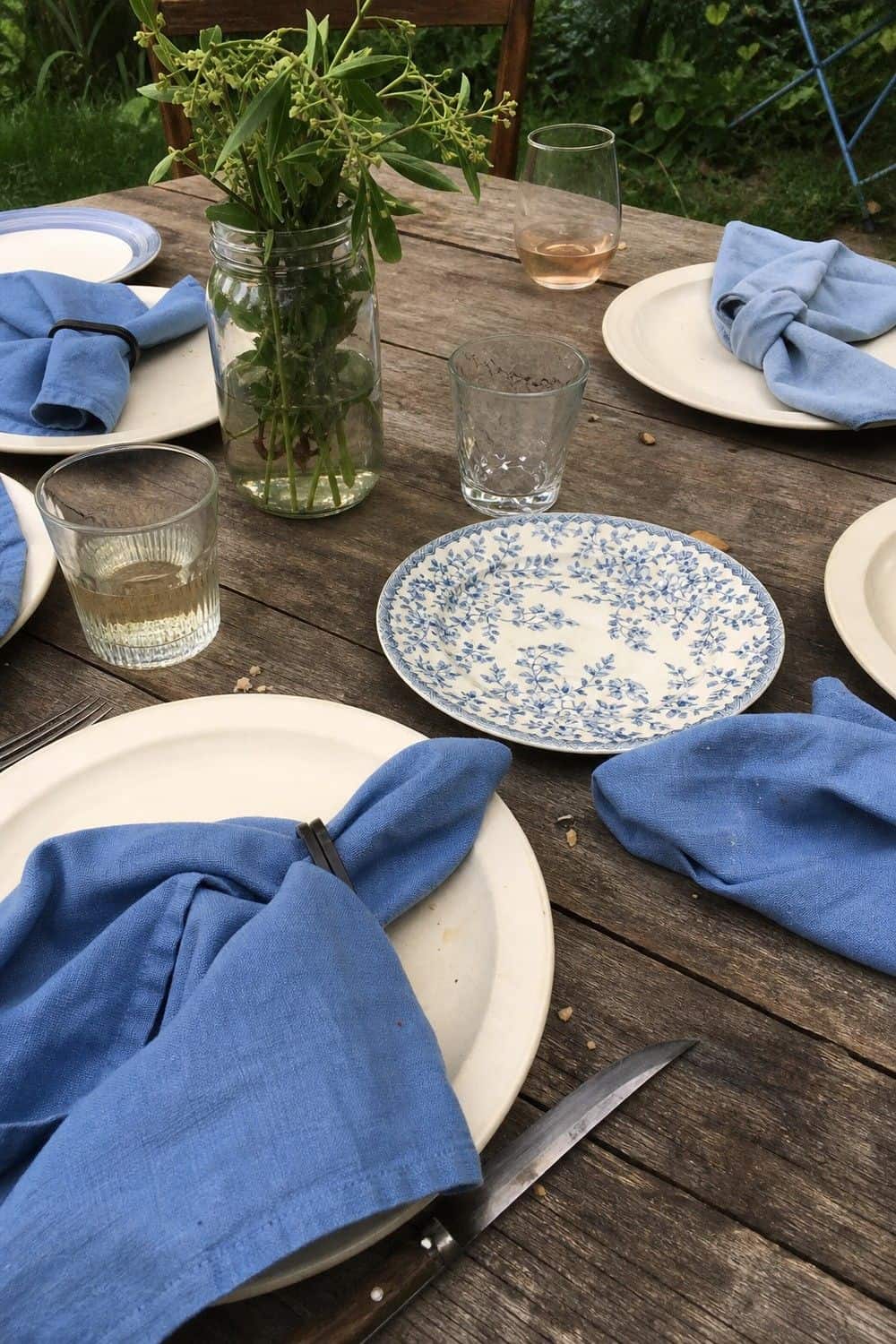 25 Vintage Garden Tablescape Ideas for a Romantic Outdoor Setting vintage garden tablescape ideas section 04