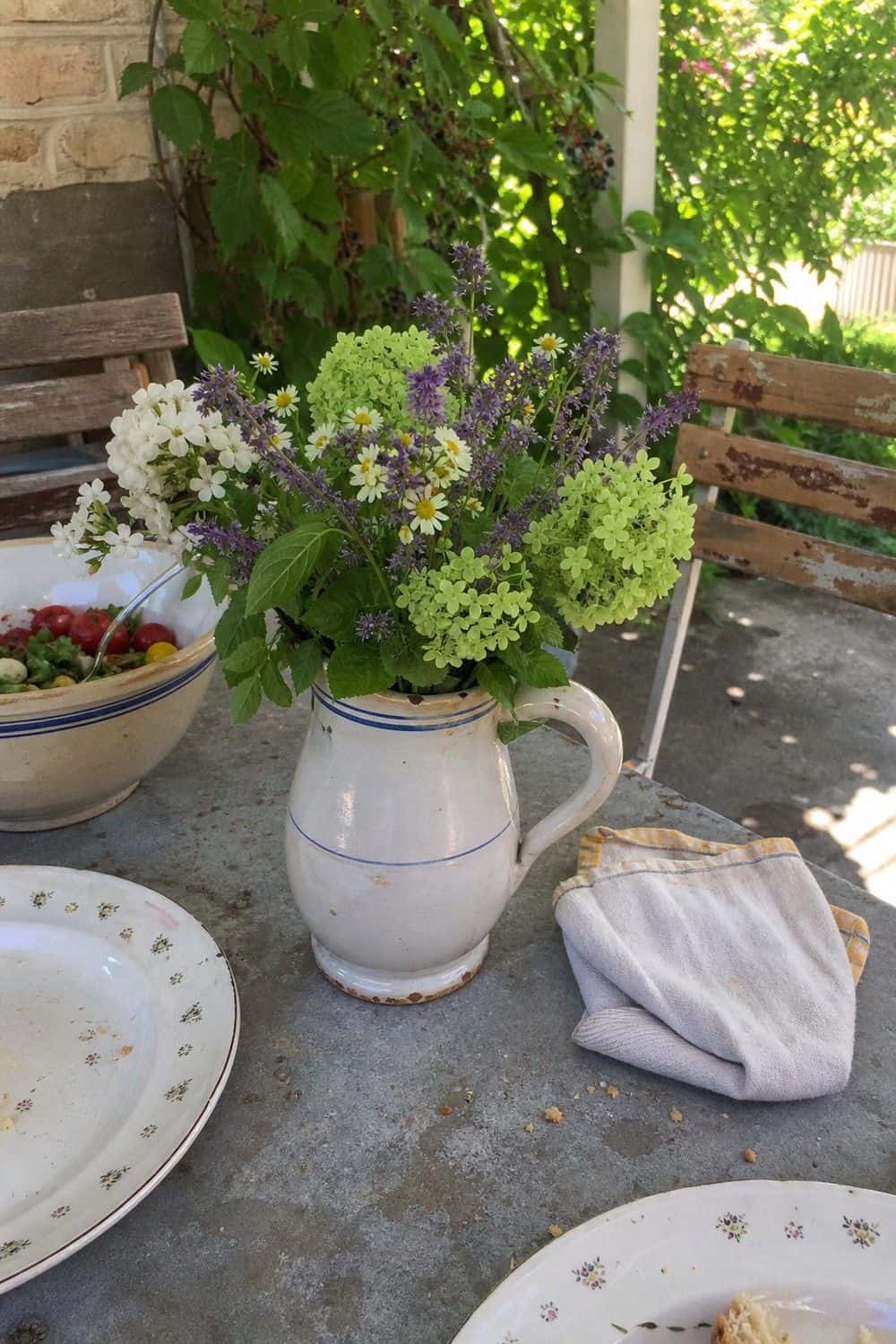 25 Vintage Garden Tablescape Ideas for a Romantic Outdoor Setting vintage garden tablescape ideas section 07