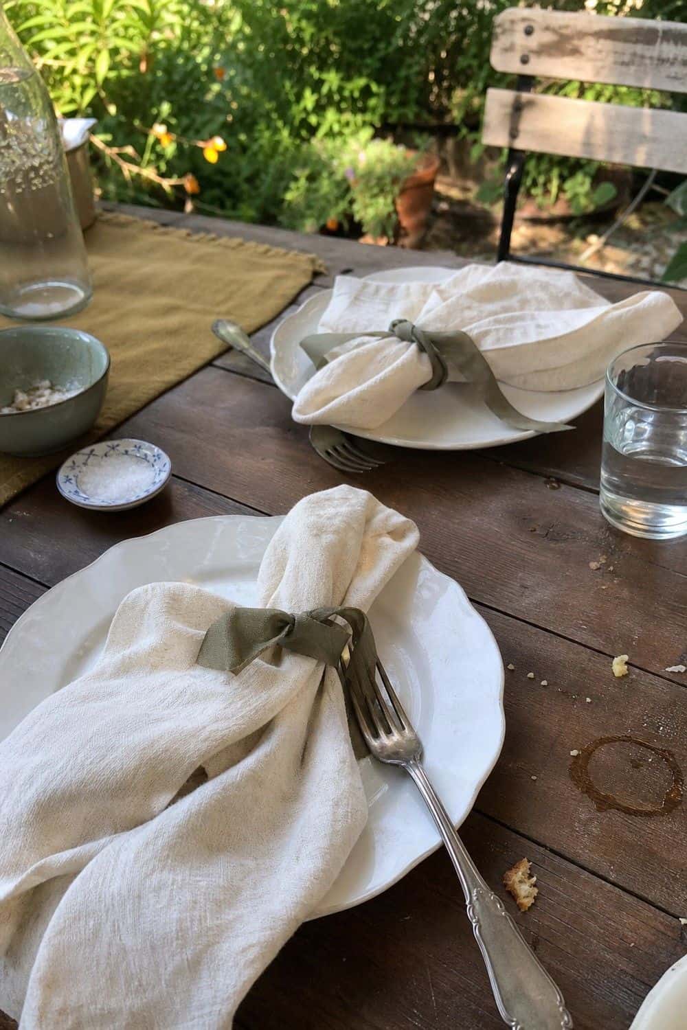 25 Vintage Garden Tablescape Ideas for a Romantic Outdoor Setting vintage garden tablescape ideas section 12