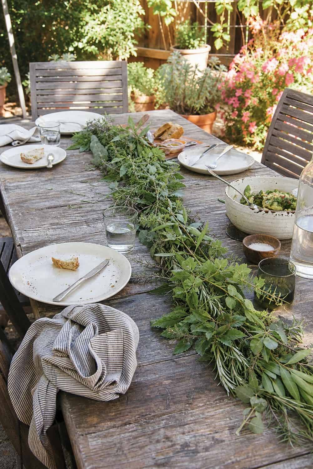 25 Vintage Garden Tablescape Ideas for a Romantic Outdoor Setting vintage garden tablescape ideas section 16