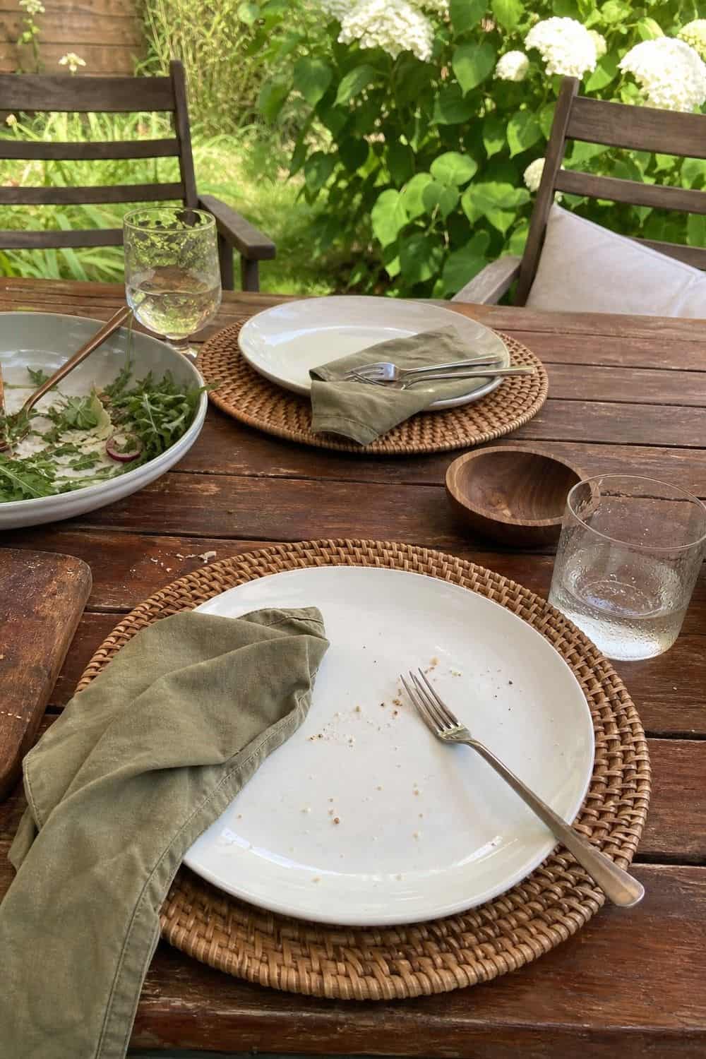 25 Vintage Garden Tablescape Ideas for a Romantic Outdoor Setting vintage garden tablescape ideas section 17