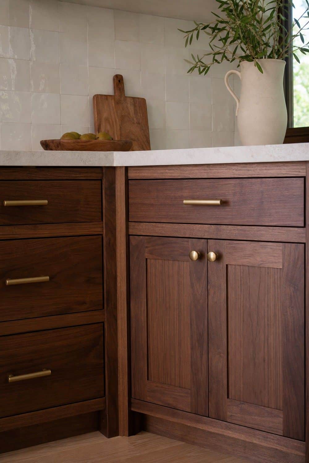 25 Walnut Kitchen Ideas for a Beautiful Kitchen walnut kitchen ideas section 04