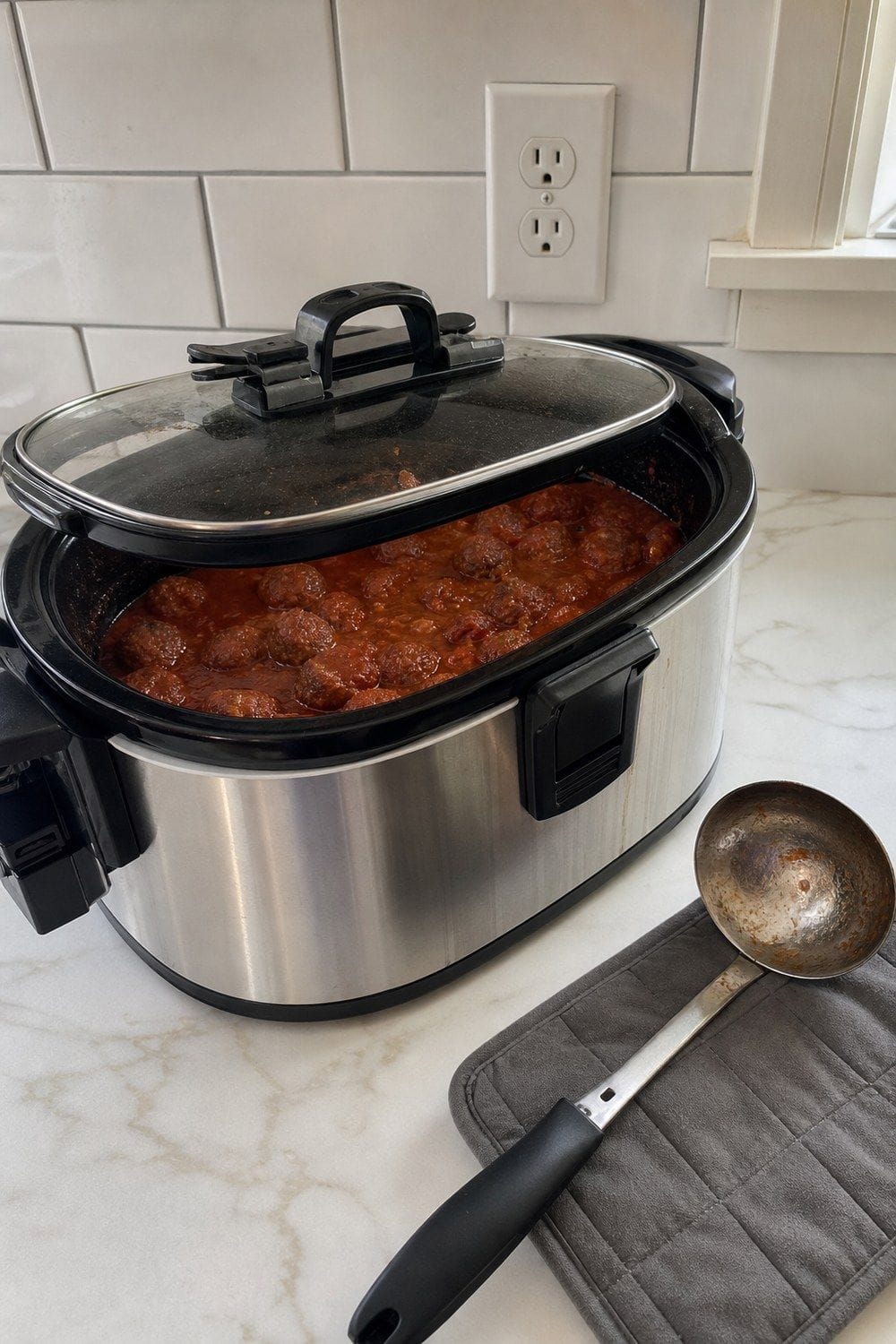10. Slow-Cooker Main With Confirmed Outlets