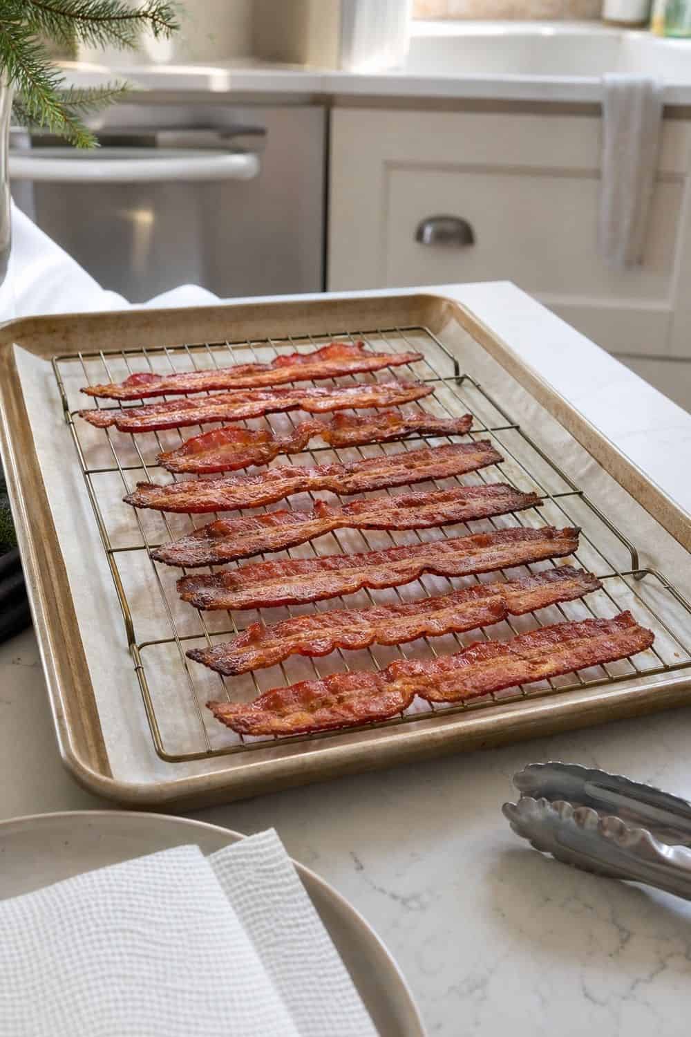 25 Winter Brunch Hosting Ideas for Easy Hosting 9. Bake Bacon in the Oven winter brunch hosting idea