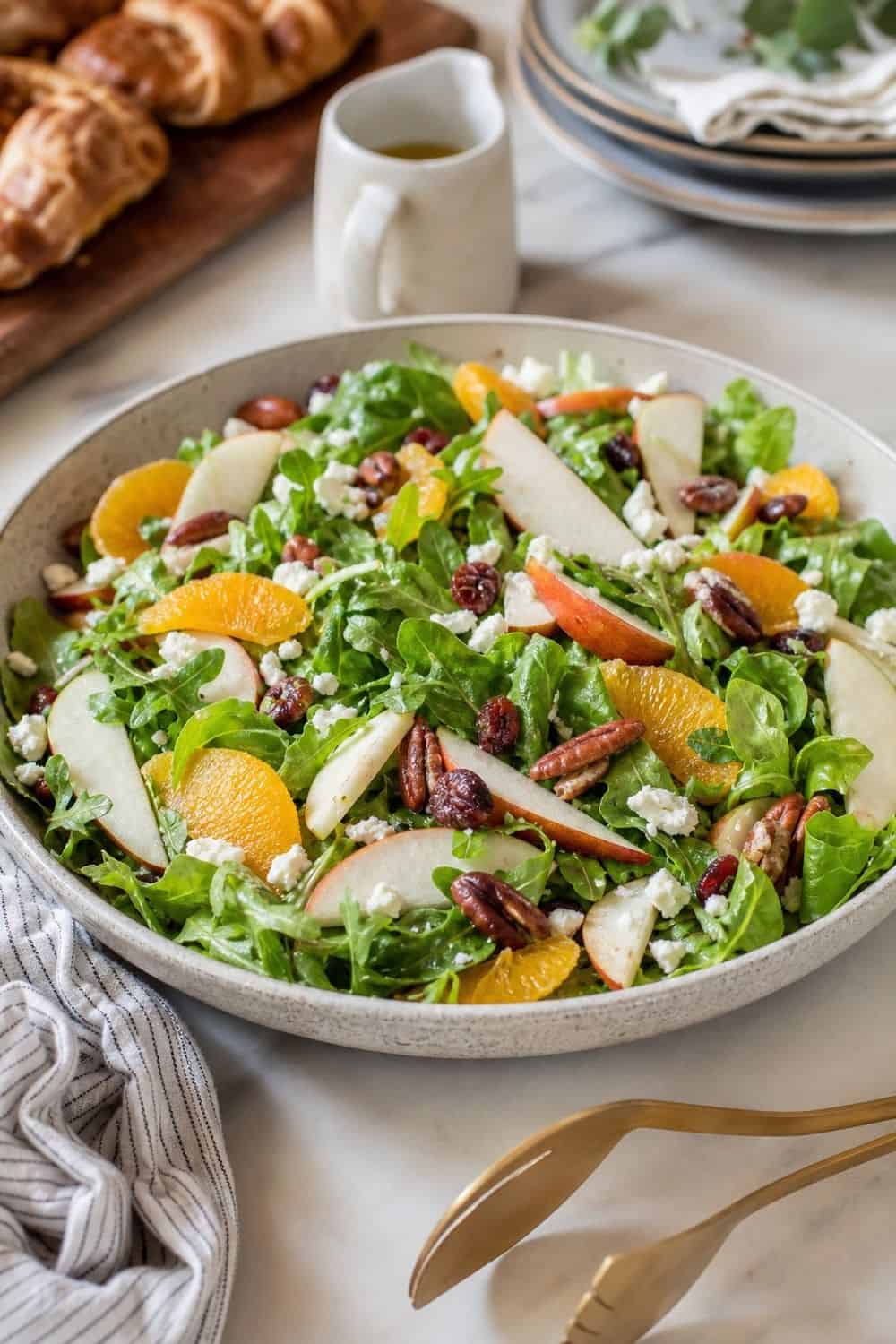25 Winter Brunch Hosting Ideas for Easy Hosting 18. Add a Crisp Brunch Salad winter brunch hosting idea