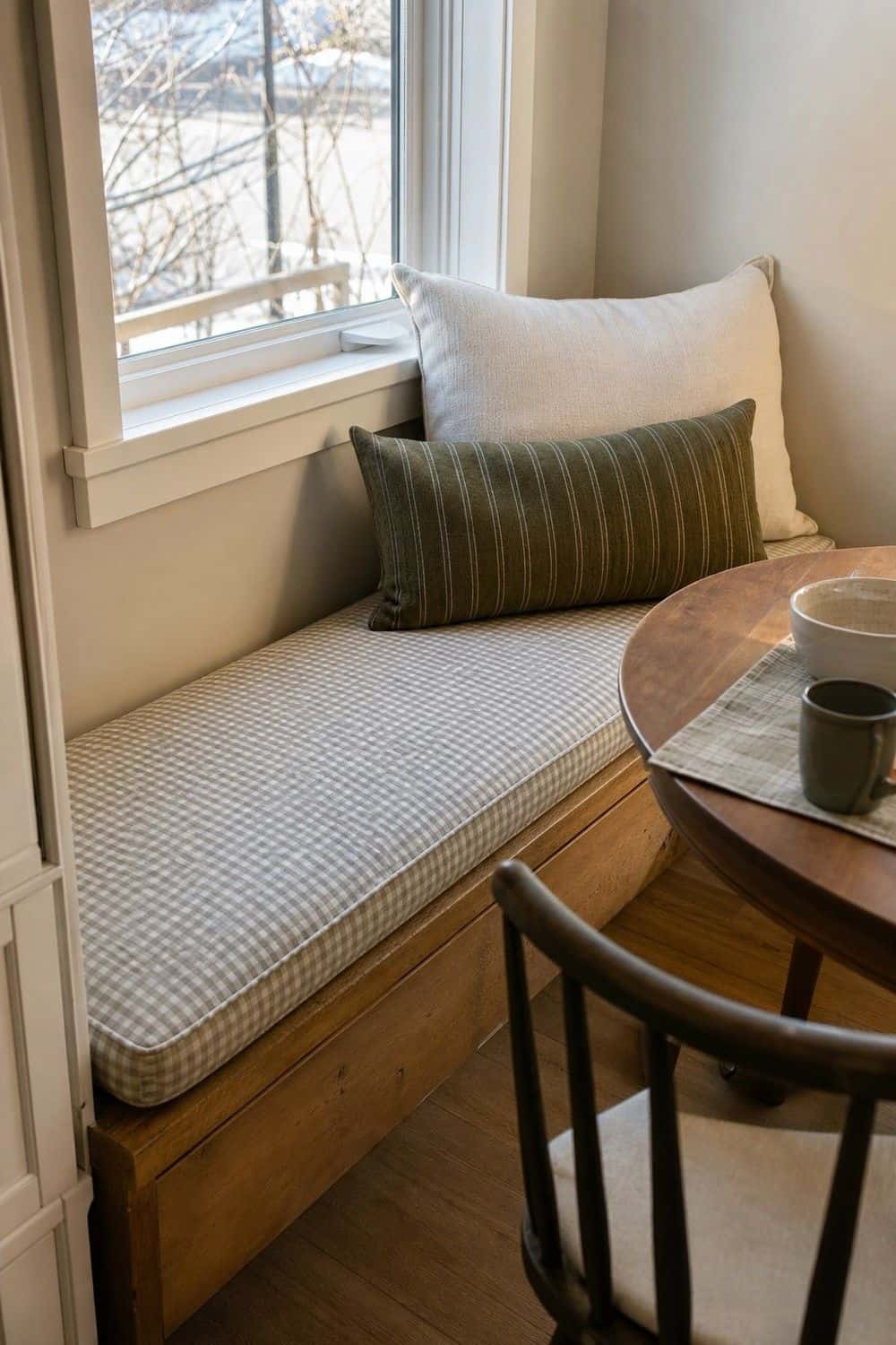 25 Winter Kitchen Decor Ideas for a Warm Seasonal Reset winter kitchen decor ideas section 18